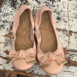 Pinkie Flat shoe with bow on it